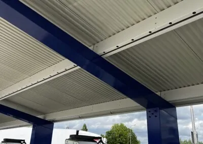Bluetop Solar Parking solar canopy system at BP Tankstation Bodegraven